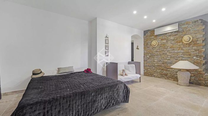 Image No.14-5 Bed House for sale