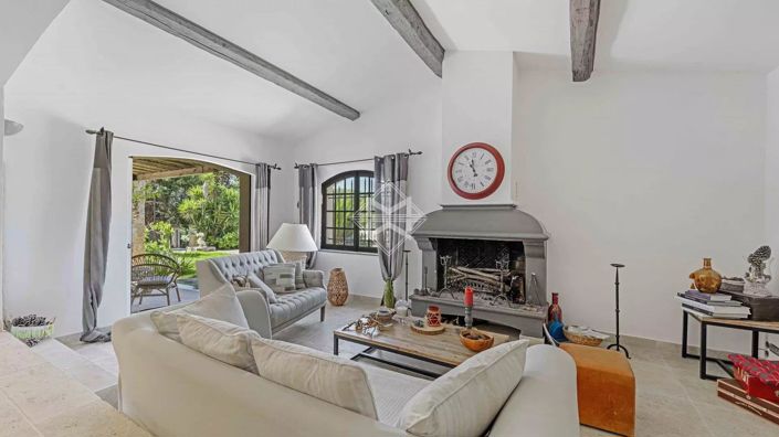 Image No.9-5 Bed House for sale