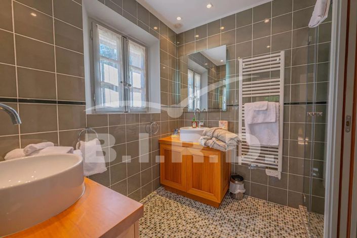 Image No.10-8 Bed House for sale