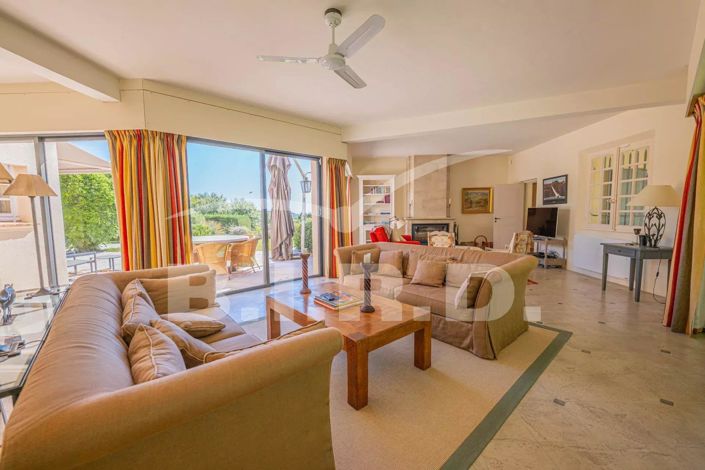 Image No.4-8 Bed House for sale