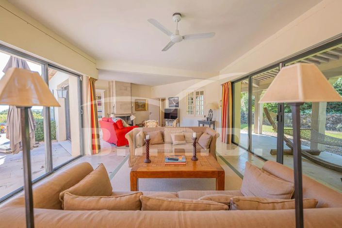 Image No.5-8 Bed House for sale