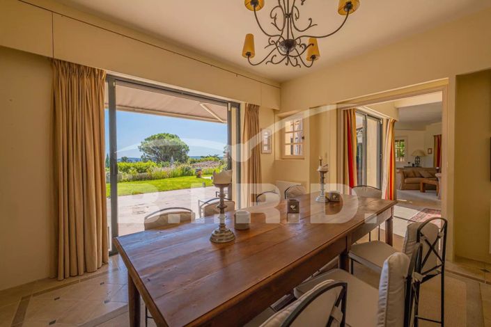 Image No.6-8 Bed House for sale