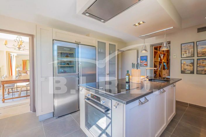 Image No.7-8 Bed House for sale