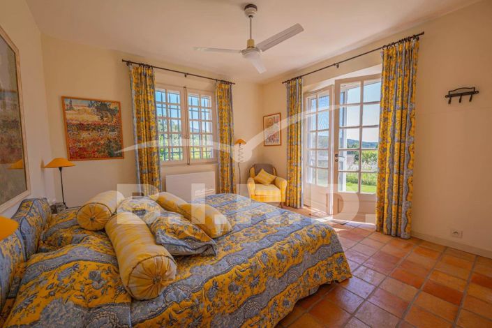 Image No.8-8 Bed House for sale