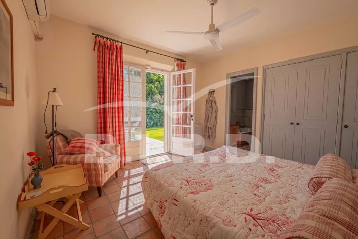 Image No.9-8 Bed House for sale