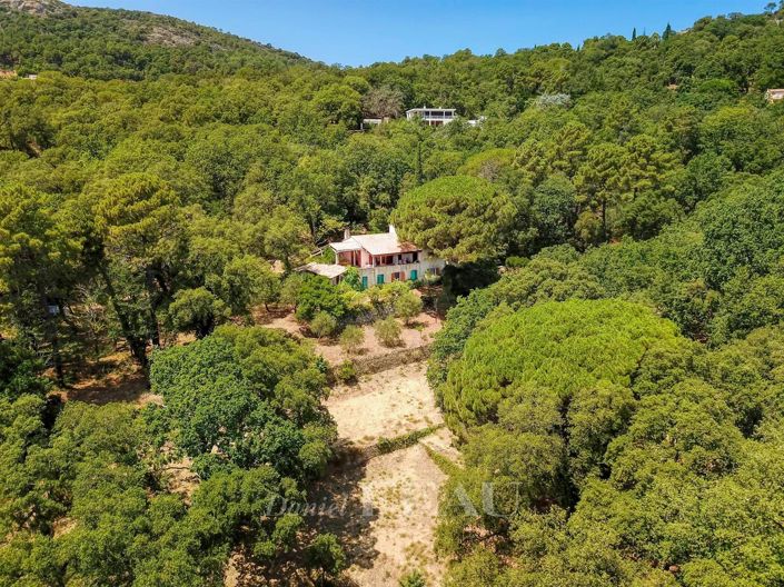 Image No.8-6 Bed House for sale