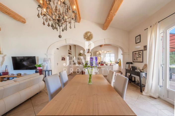 Image No.6-4 Bed House for sale