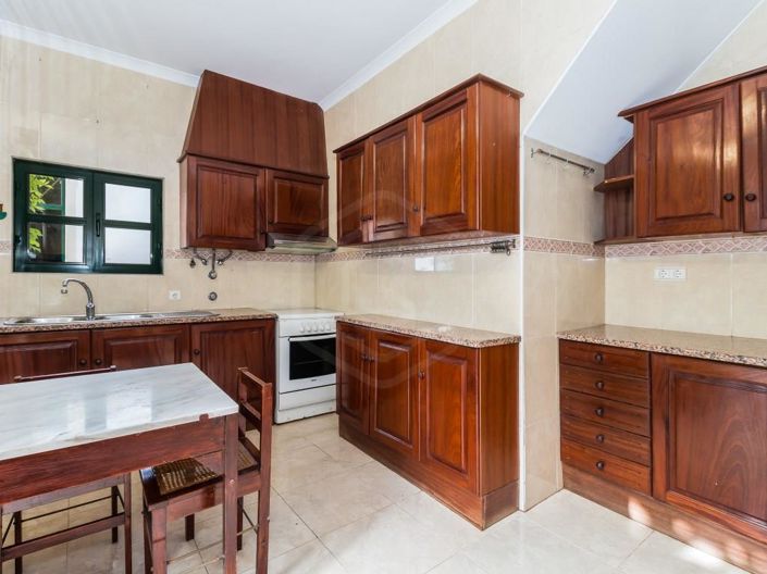 Image No.16-7 Bed House for sale