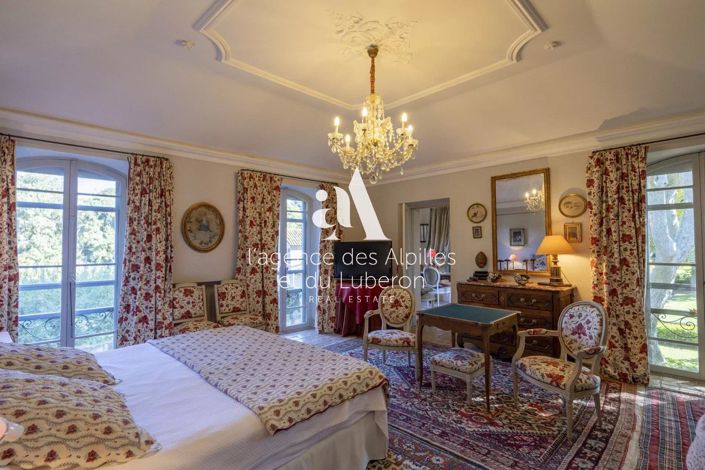 Image No.26-10 Bed House for sale