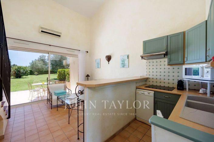 Image No.10-10 Bed House for sale