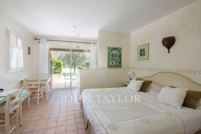 Image No.13-10 Bed House for sale