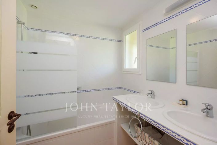 Image No.15-10 Bed House for sale