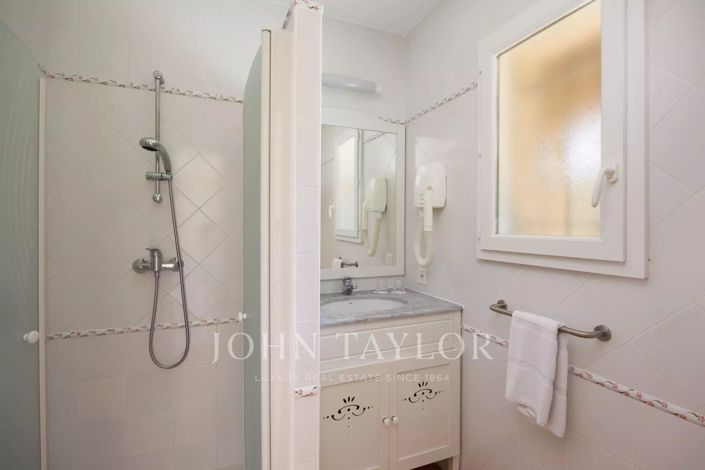 Image No.16-10 Bed House for sale