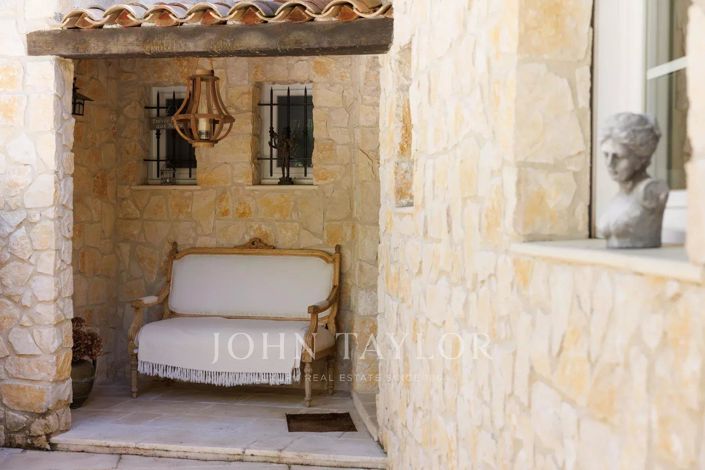 Image No.20-10 Bed House for sale