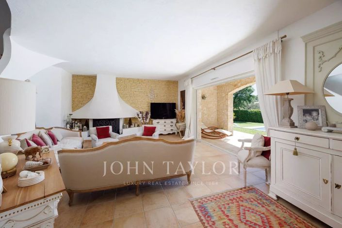 Image No.21-10 Bed House for sale