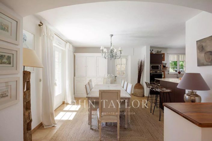 Image No.23-10 Bed House for sale