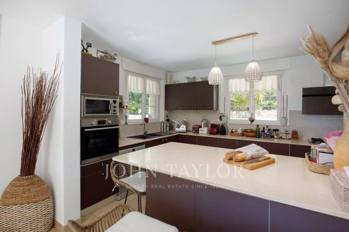 Image No.24-10 Bed House for sale