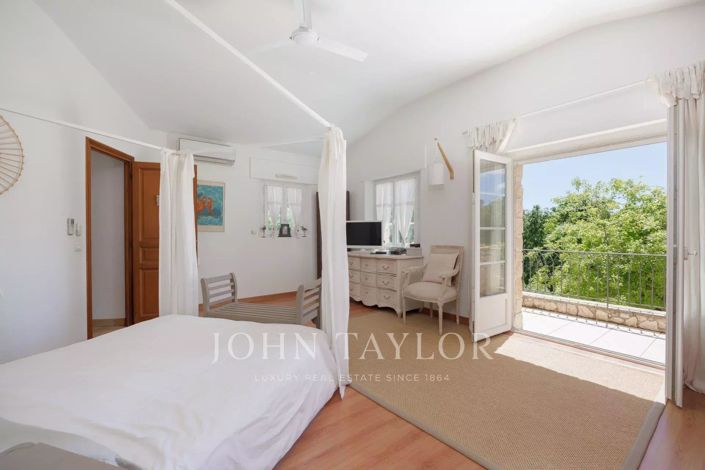 Image No.25-10 Bed House for sale