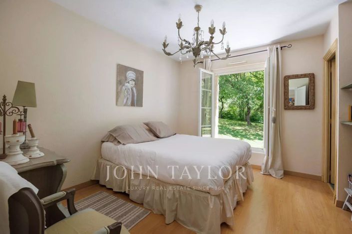 Image No.27-10 Bed House for sale