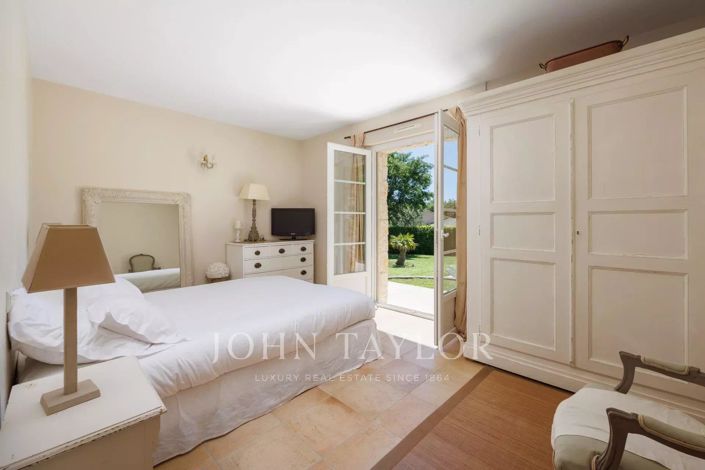 Image No.28-10 Bed House for sale