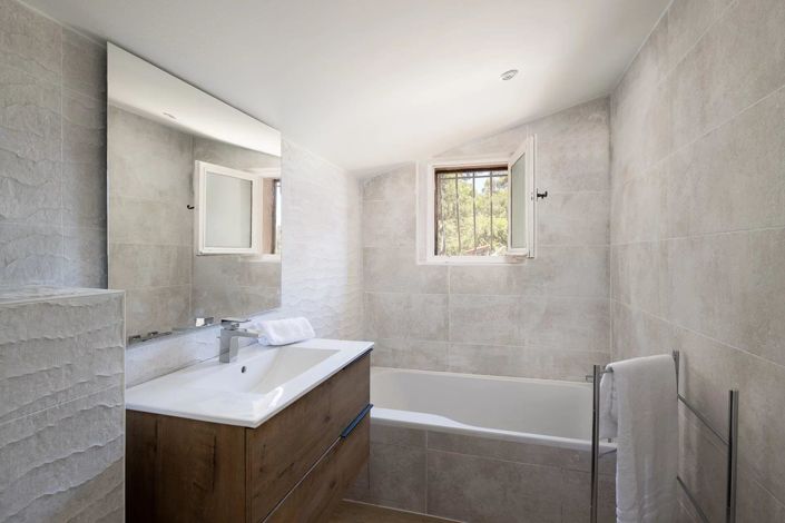 Image No.12-6 Bed House for sale