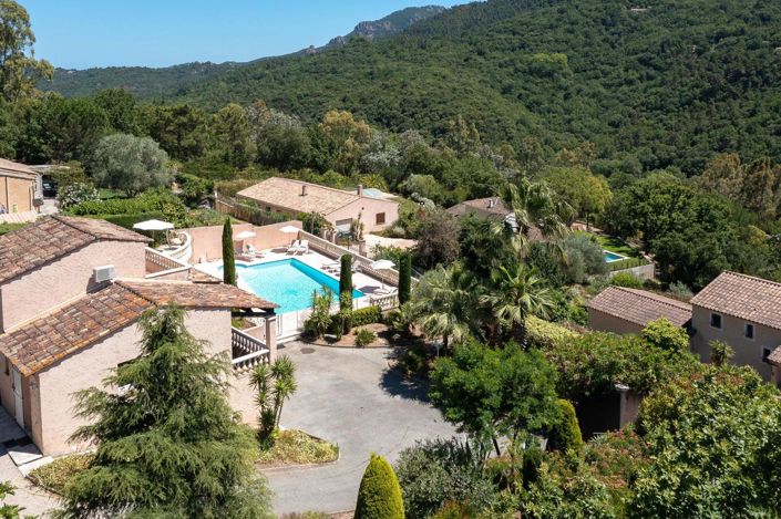 Image No.16-6 Bed House for sale