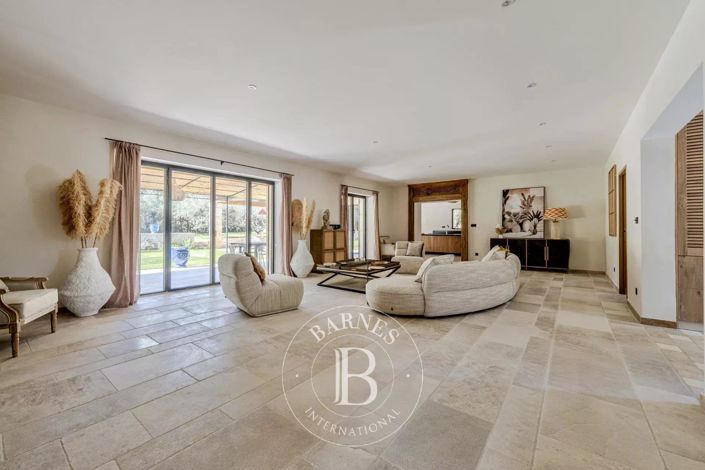 Image No.3-6 Bed House for sale