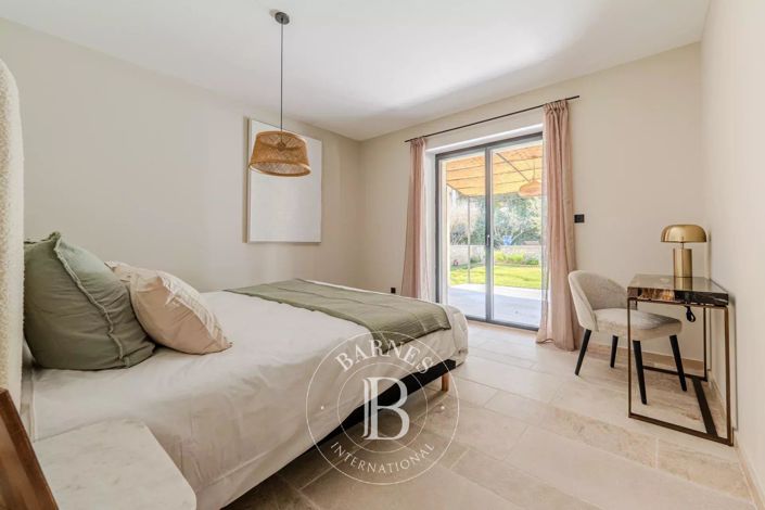 Image No.6-6 Bed House for sale