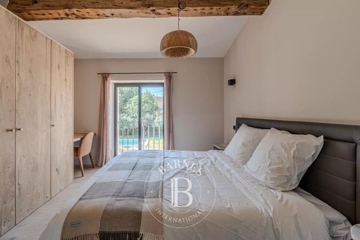 Image No.9-6 Bed House for sale