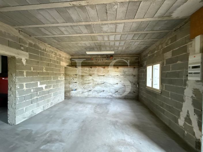 Image No.10-2 Bed House for sale