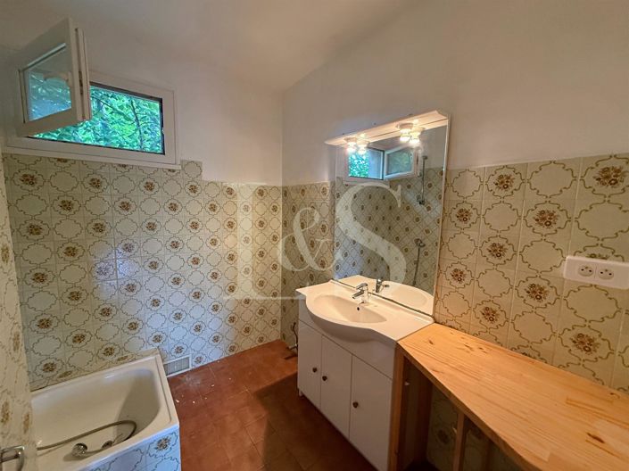 Image No.8-2 Bed House for sale