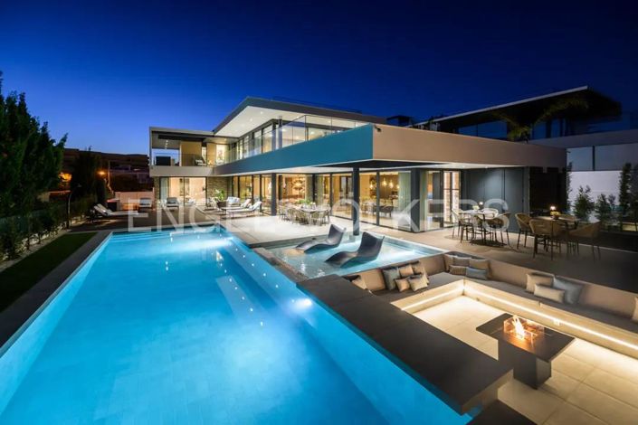 Image No.1-5 Bed House for sale