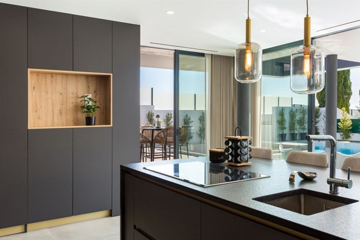 Image No.14-5 Bed House for sale