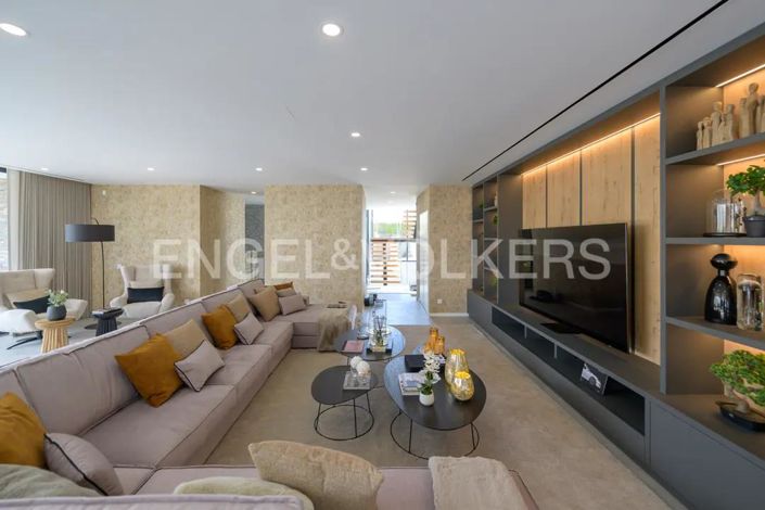 Image No.15-5 Bed House for sale