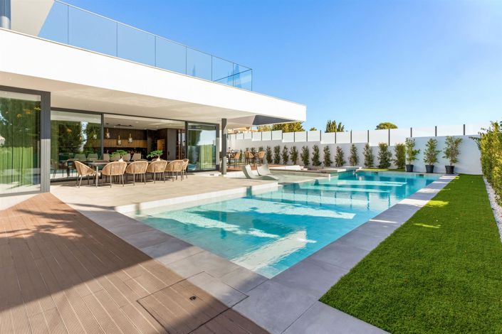 Image No.17-5 Bed House for sale