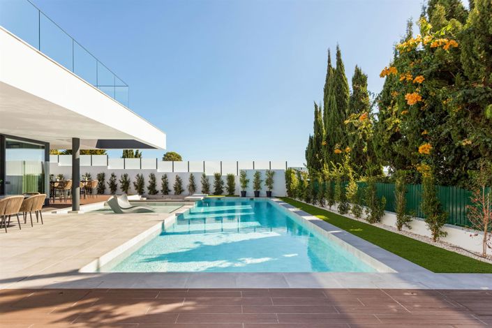 Image No.18-5 Bed House for sale