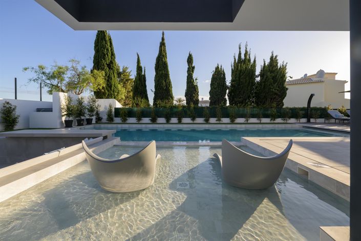 Image No.23-5 Bed House for sale