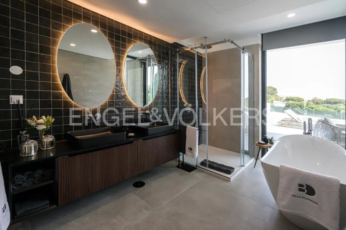 Image No.27-5 Bed House for sale