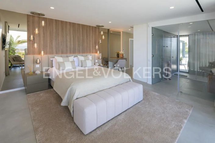 Image No.29-5 Bed House for sale