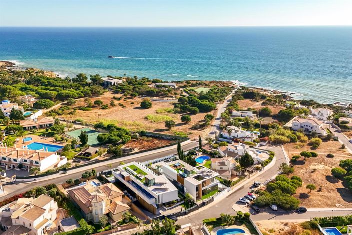 Image No.3-5 Bed House for sale