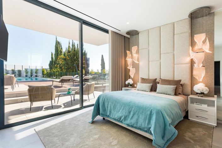 Image No.30-5 Bed House for sale