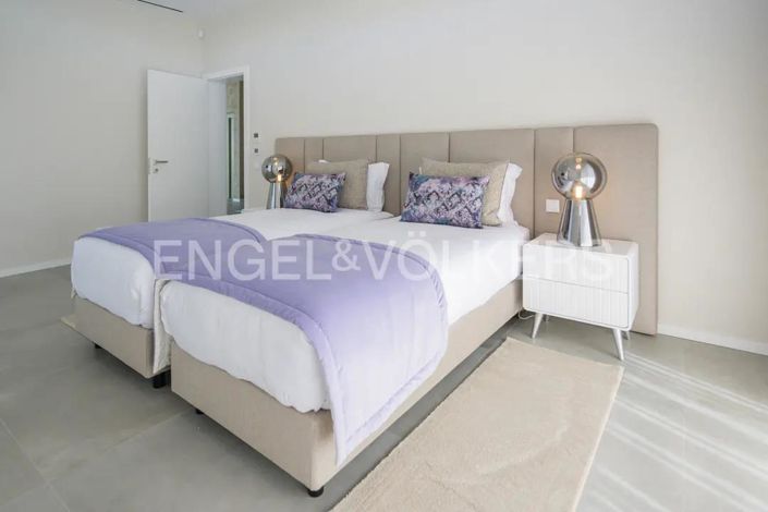 Image No.34-5 Bed House for sale