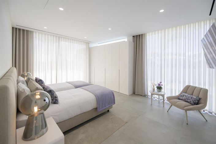 Image No.34-5 Bed House for sale