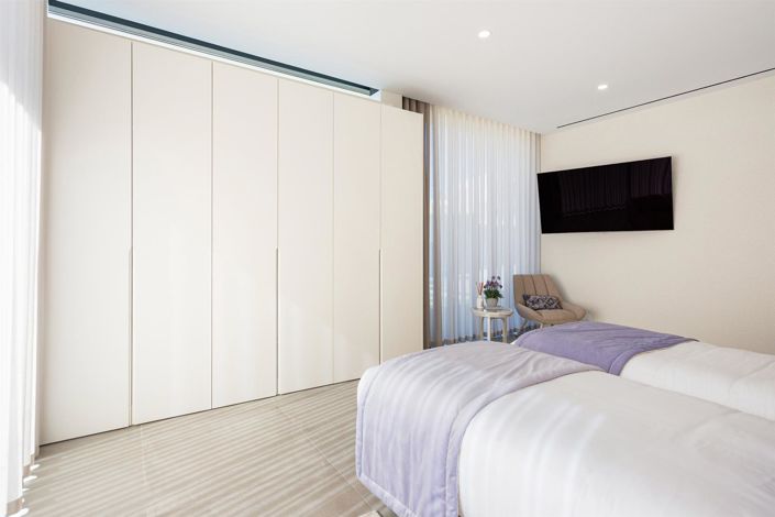 Image No.36-5 Bed House for sale