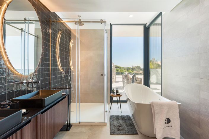 Image No.40-5 Bed House for sale