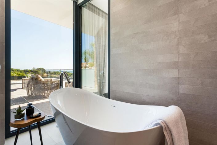 Image No.41-5 Bed House for sale