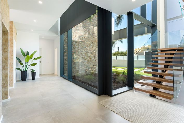 Image No.5-5 Bed House for sale