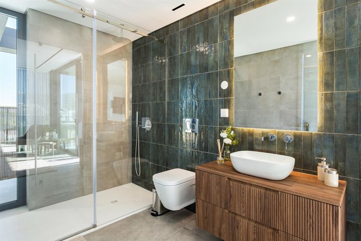 Image No.52-5 Bed House for sale