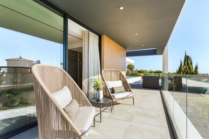 Image No.53-5 Bed House for sale