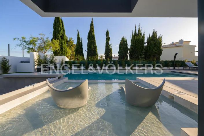 Image No.7-5 Bed House for sale